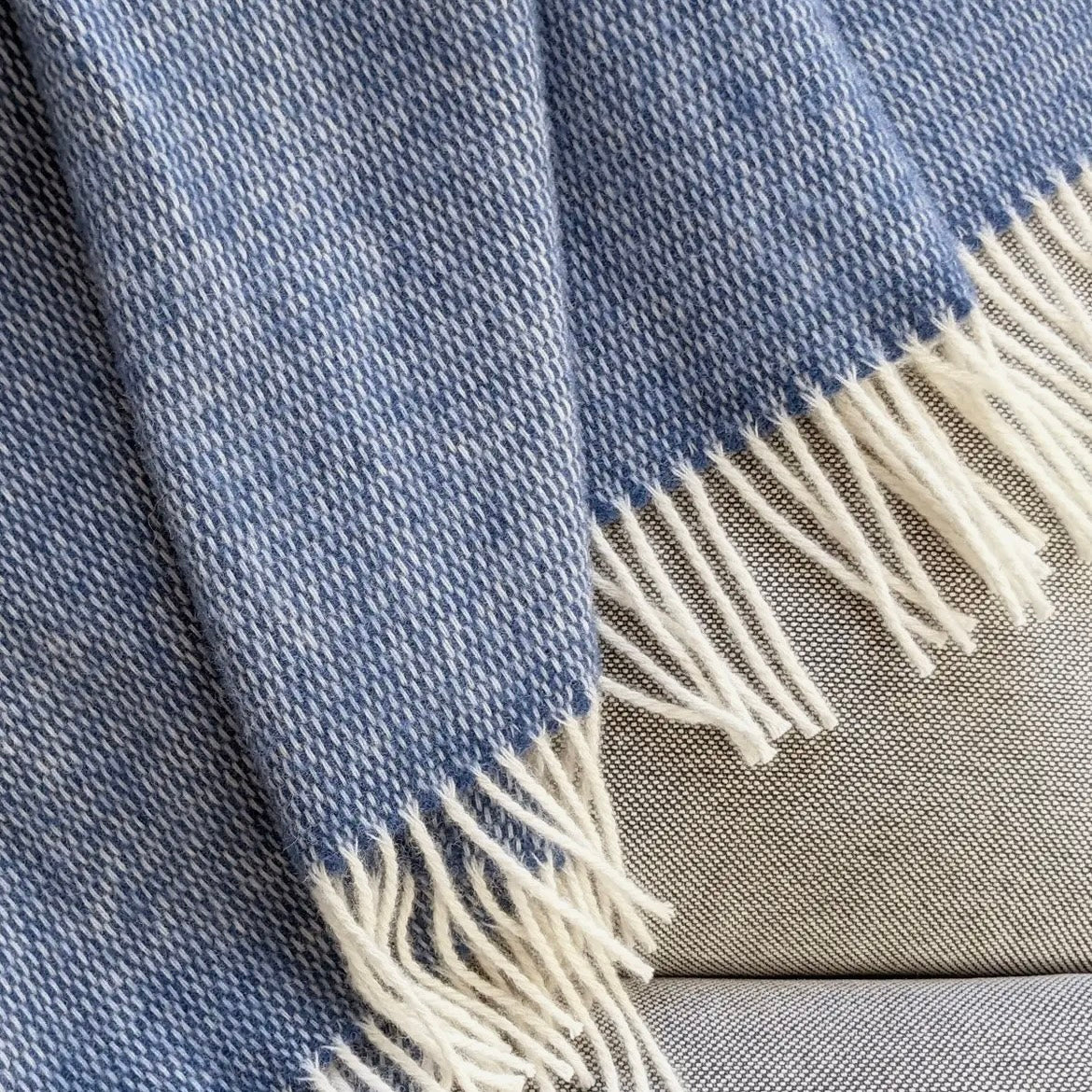 Kuschlige Wolldecke blau